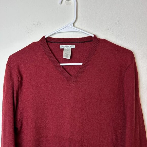 Gap Merino Wool Sweater Men’s Medium Red V-Neck Normcore Preppy Valentines - Picture 3 of 8